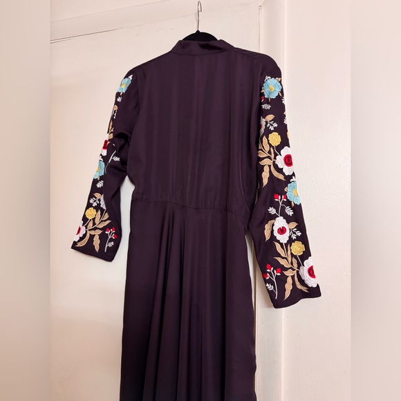 Embroidered abaya with belt - Picture 5 of 6